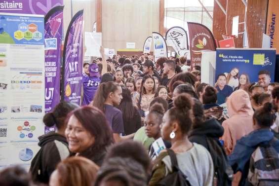 [GROS PLAN] Au Salon, des étudiants en quête de réponses