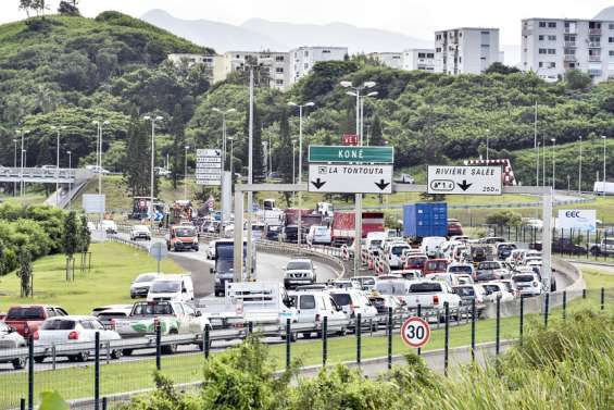 Prix de l'essence : les habitants du Grand Nouméa changent leurs habitudes