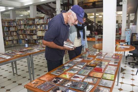 Ventes de CD déclassés à la bibliothèque Bernheim