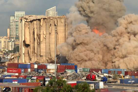 De nouveaux silos s'effondrent dans le port de Beyrouth