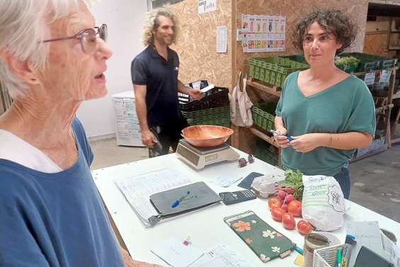 À La Coop à nous, les consommateurs sont aussi bénévoles et vendeurs