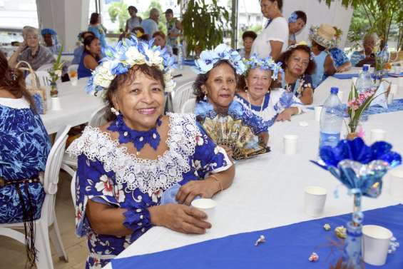 Danse, chant et bonne humeur à la Journée bleue des seniors à la mairie de Nouméa