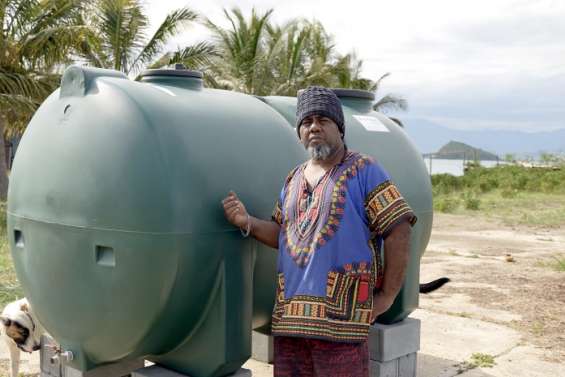 [VIDÉO] L'accès à l'eau reste compliqué pour les habitants du squat Pointe de sable