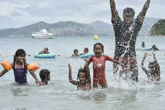 Retour de Nouméa plage au Kuendu Beach