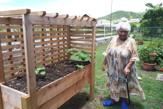 Dumbéa : des jardins partagés à la jardinière à domicile, le beau cadeau de Cécile