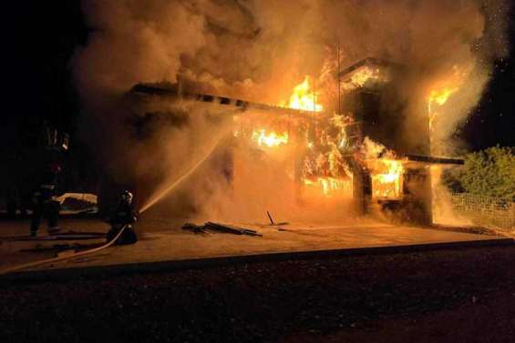 Le centre de secours de Tontouta détruit par les flammes