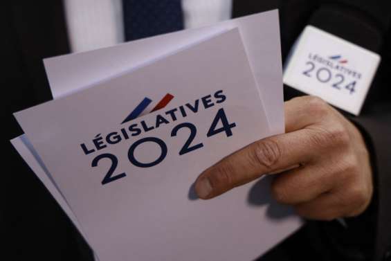 Législatives : les candidatures sont closes pour le second tour, plus de 200 désistements contre le RN