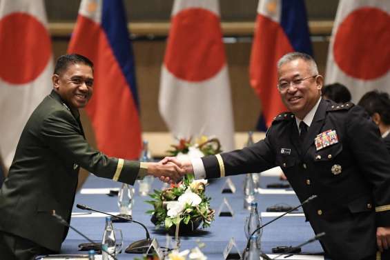 Les Philippines et le Japon signent un pacte de défense pour contrer la Chine