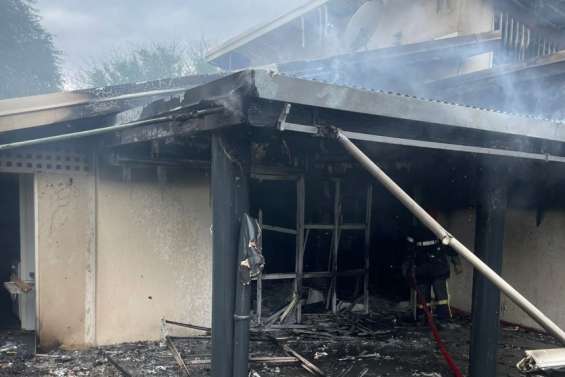Encore une maison détruite par les flammes à Païta