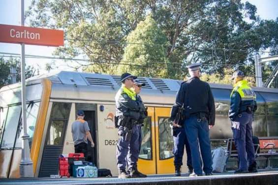 En Australie, un landau tombe sur une voie ferrée : une jumelle tuée, l’autre miraculée