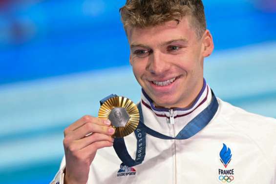 Natation : Léon Marchand se pare d’or sur 400 m quatre nages