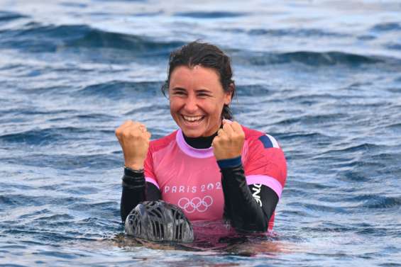 Paris-2024 : la Française Johanne Defay médaille de bronze de surf à Teahupo'o