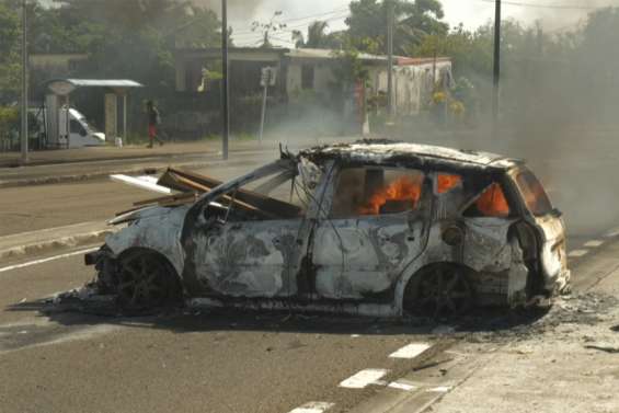 Violences en Martinique: couvre-feu décrété dans certains quartiers de Fort-de-France