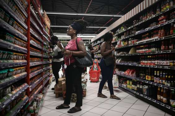 Martinique : l’État signe un accord pour baisser les prix de l’alimentaire de 20 %