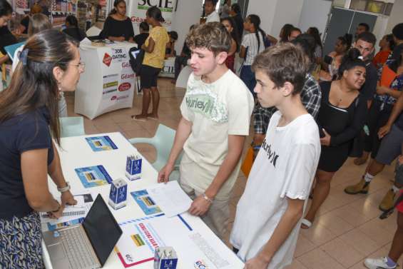 À la mairie de Nouméa, au Géant, aux provinces Sud et Nord… Vers qui se tourner pour trouver un job d’été ?