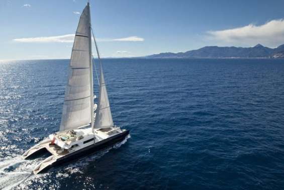 Un catamaran de luxe, habitué des eaux polynésiennes, à vendre 5,5 milliards de francs