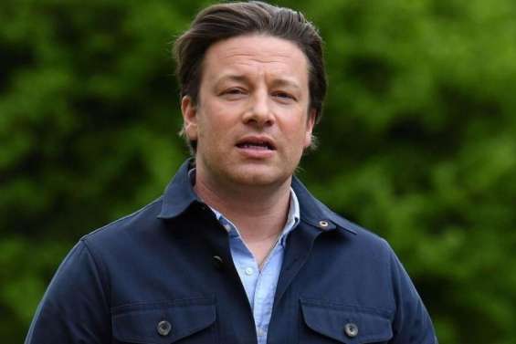 Le célèbre chef cuisinier Jamie Oliver cesse de vendre son livre pour enfants, critiqué par des aborigènes