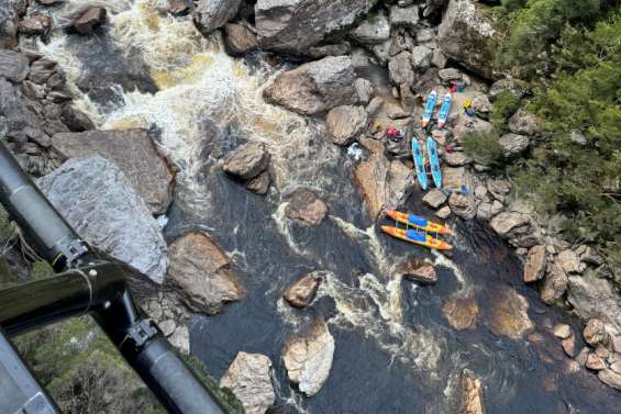 Australie : un kayakiste amputé de sa jambe coincée dans une crevasse rocheuse