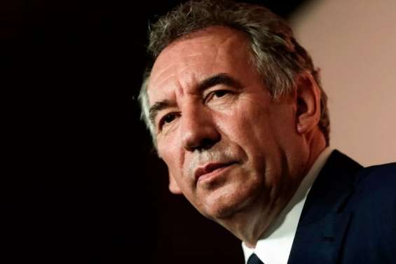 Le nouveau Premier ministre François Bayrou va consulter les forces politiques, ce lundi