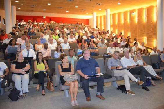 Les personnels de direction des collèges et lycées font leur rentrée