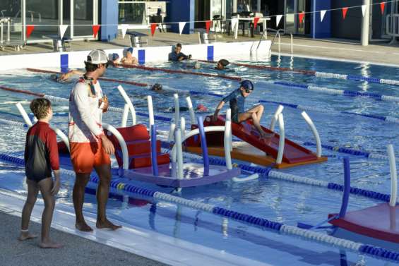 Dernière soirée d'été au centre aquatique de Nouméa