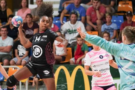 Handball : Suzanne Wajoka signe son premier contrat pro