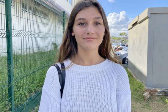 Laura, 16 ans, en 1re générale au lycée privé Blaise-Pascal de Nouméa