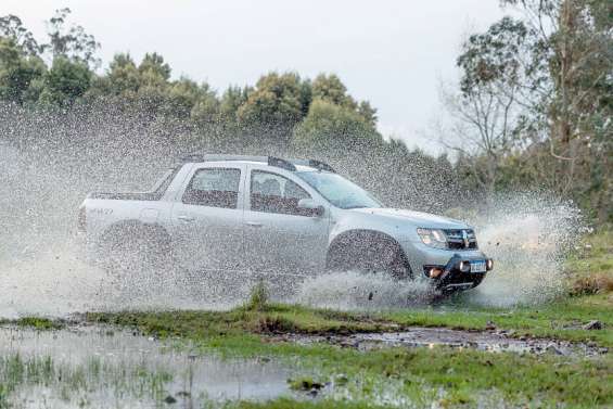 Renault Oroch 2.0 l essence 16v 4x4 : un nouveau pick-up à prix réduit