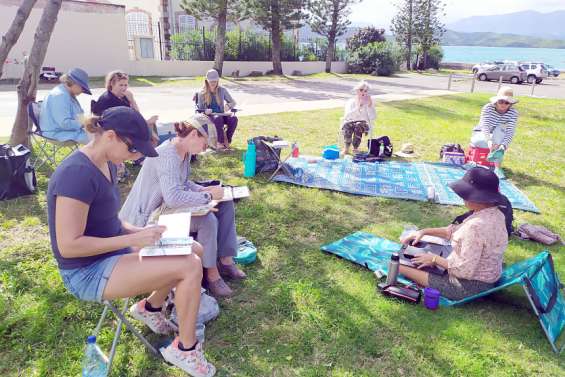 Les urban sketchers croquent
le bagne de la presqu'île