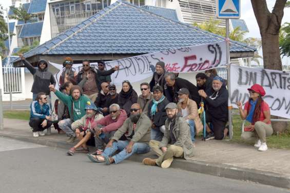 Le collectif Artistes Pays se mobilise devant le gouvernement