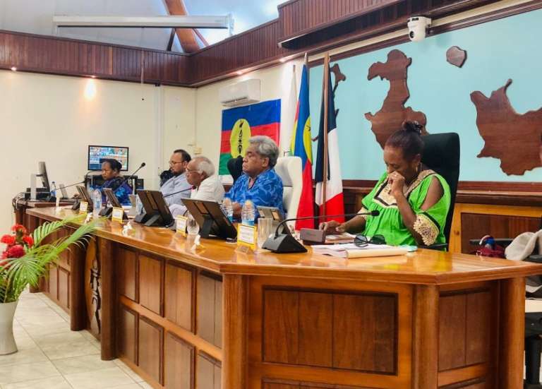 Jacques Lalié, président de la province des Îles, propose de discuter de l’après à sa table