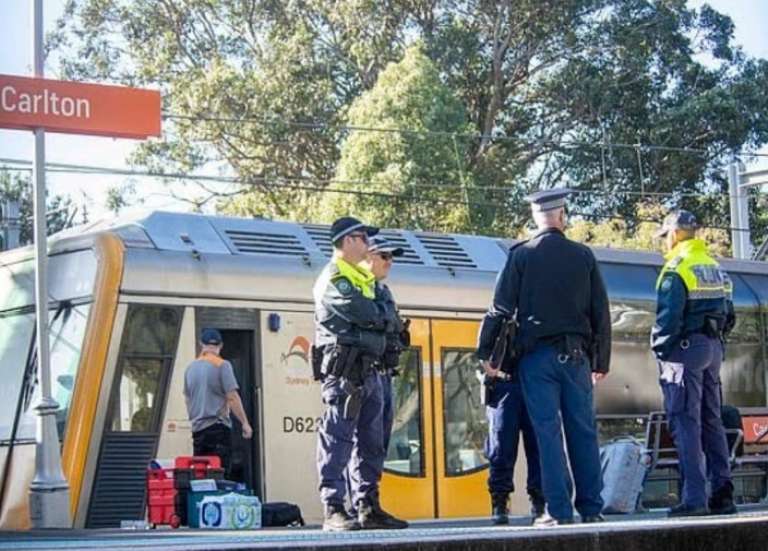 En Australie, un landau tombe sur une voie ferrée : une jumelle tuée, l’autre miraculée