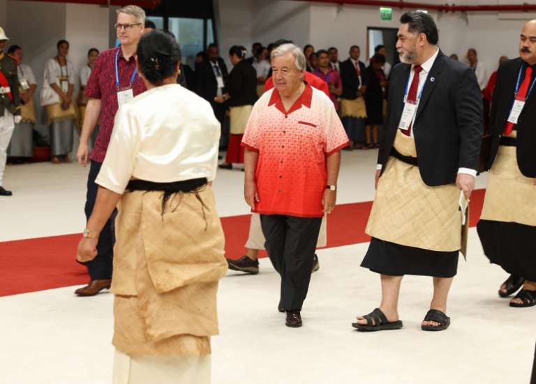 Aux Tonga, le chef de l’ONU lance un 