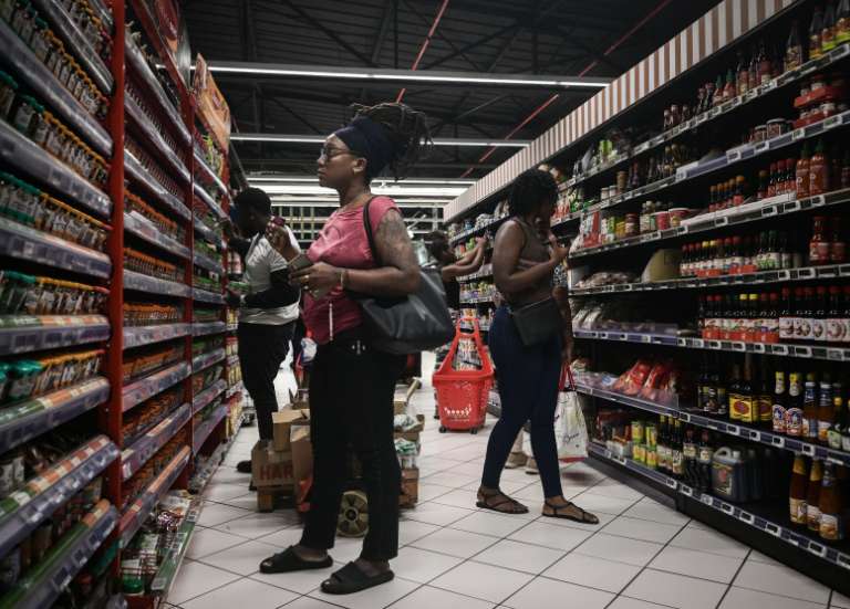 Martinique : l’État signe un accord pour baisser les prix de l’alimentaire de 20 %