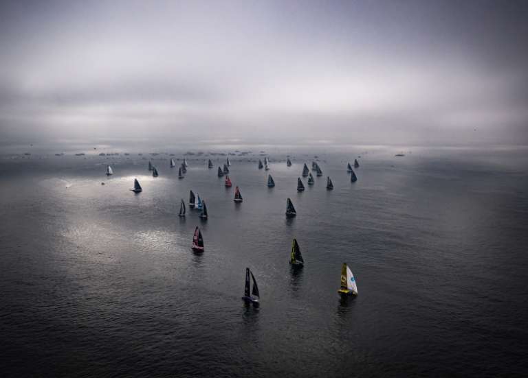 Adieux émouvants, départ au calme... c'est parti pour le 10e Vendée Globe