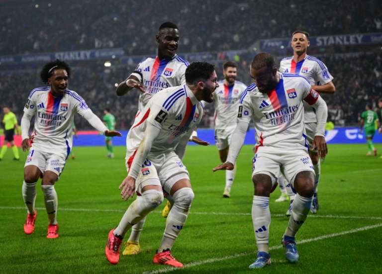 Ligue 1: Lyon s'impose dans le derby, Rennes sombre en attendant Sampaoli