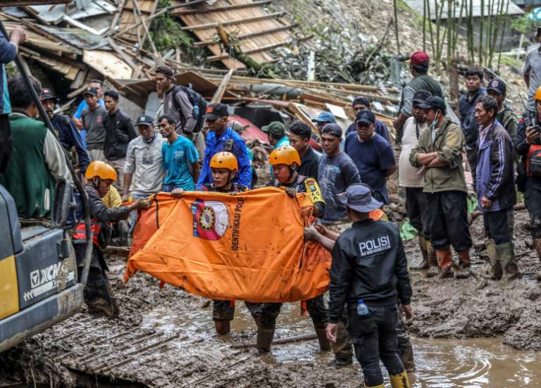 Indonésie : 16 morts et 7 disparus dans des inondations à Sumatra