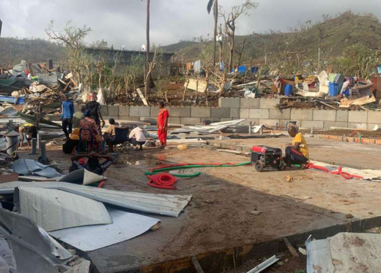 Cyclone à Mayotte : les autorités redoutent des centaines de morts