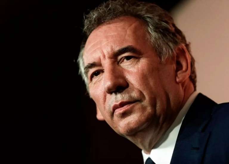 Le nouveau Premier ministre François Bayrou va consulter les forces politiques, ce lundi