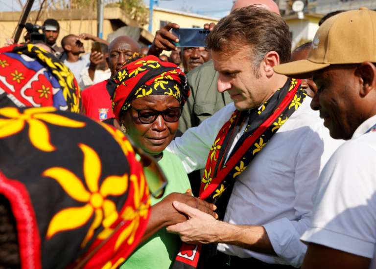 Destructions et pénuries : face à la détresse, Macron promet de 