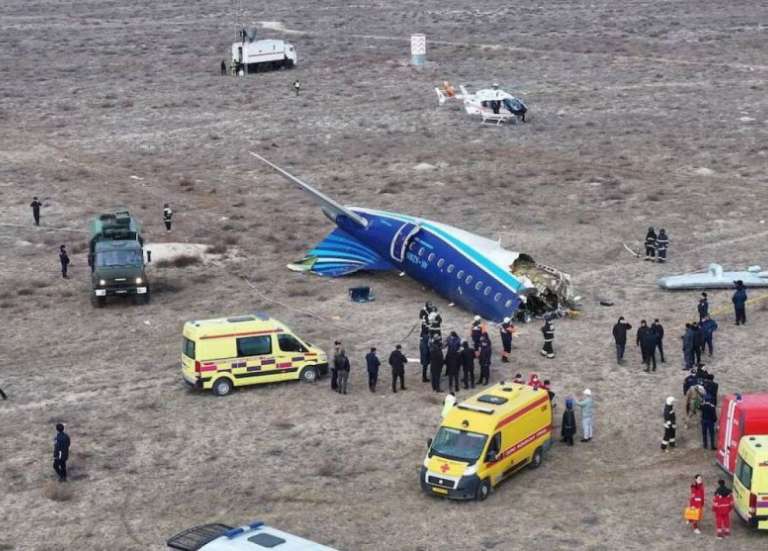 [VIDÉO] Un avion d’Azerbaijan Airlines s’écrase au Kazakhstan, 38 morts