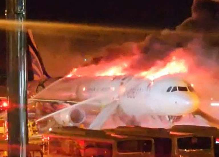 [VIDÉO] Corée du Sud : un avion prend feu sur la piste, 176 passagers évacués